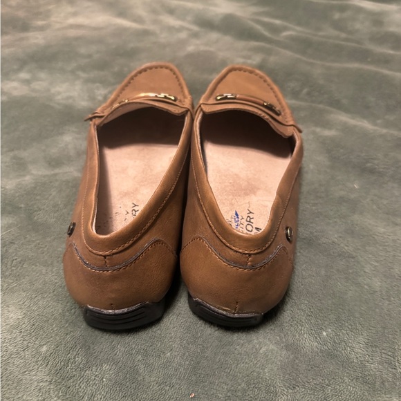 Life Stride Tan Loafers 7.5 - Picture 3 of 6